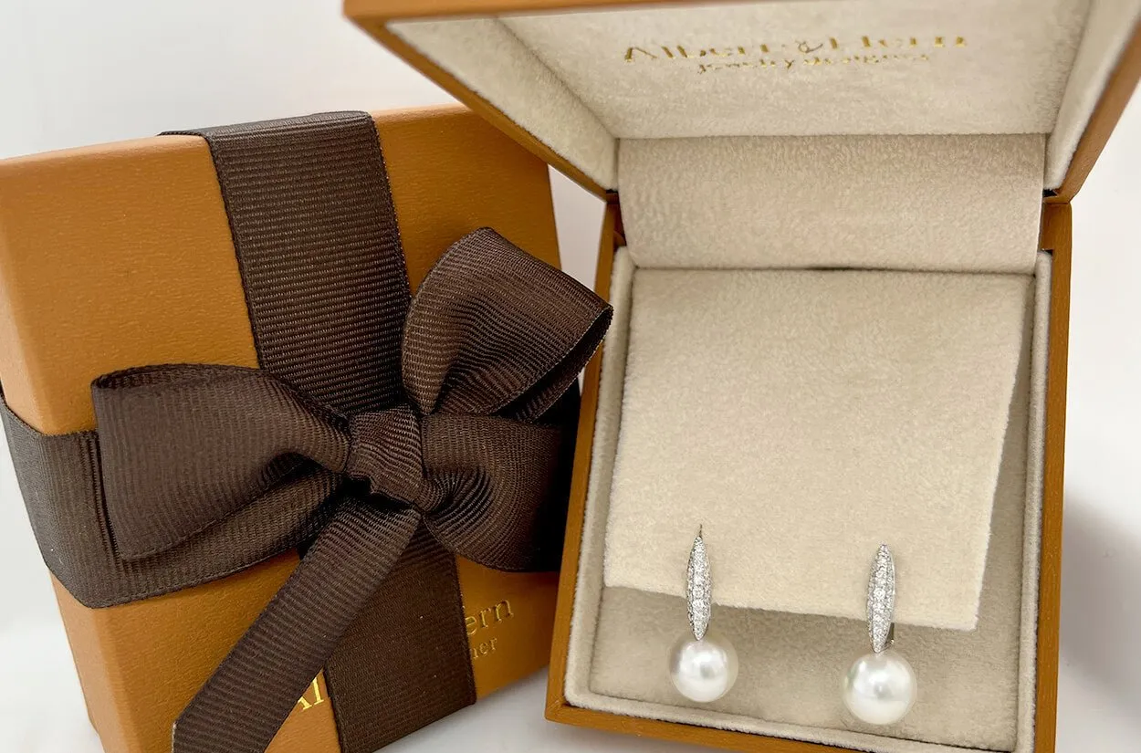 Earrings 18kt Gold Sea Pearls & Diamonds Huggies