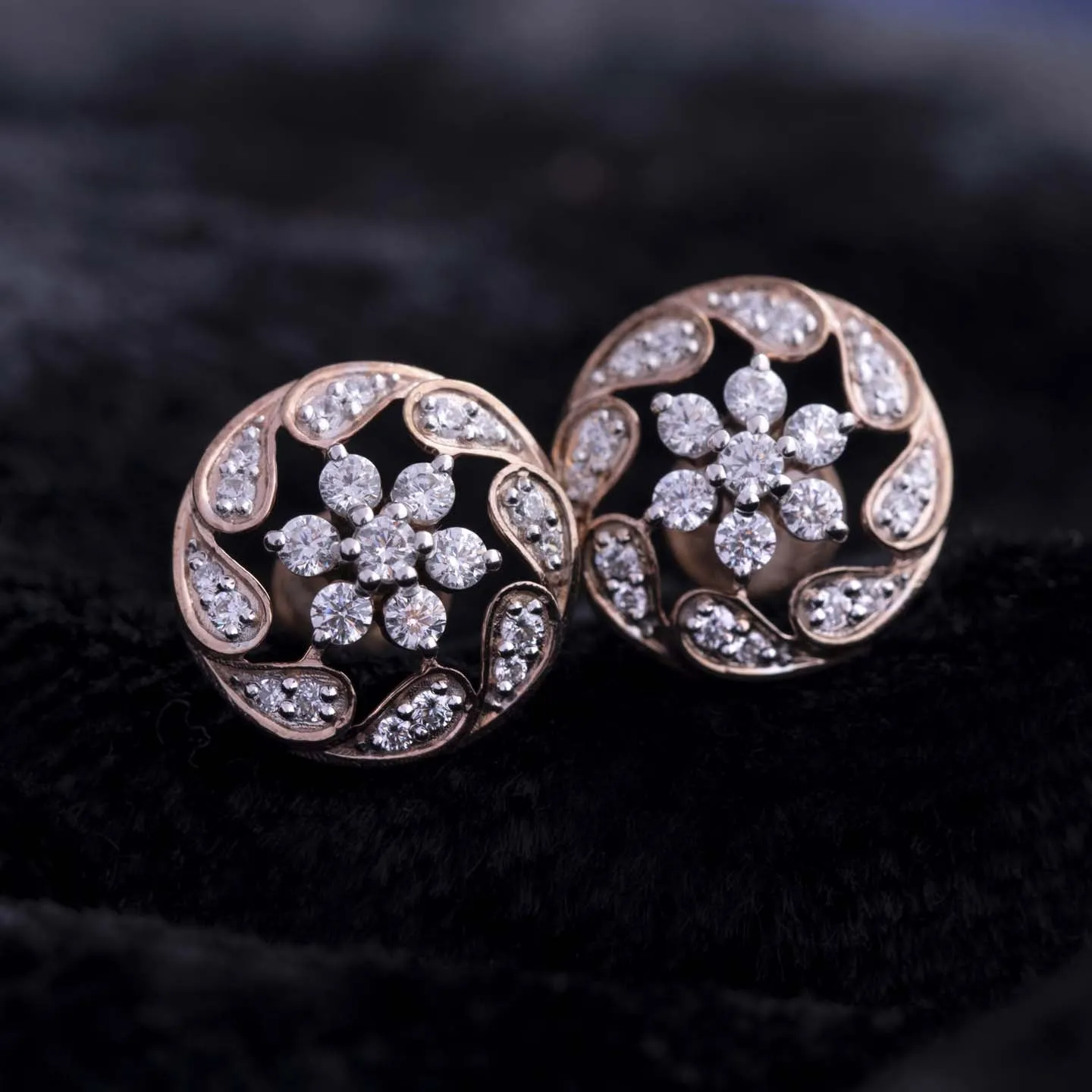 Exclusive Round Design Silver Earring