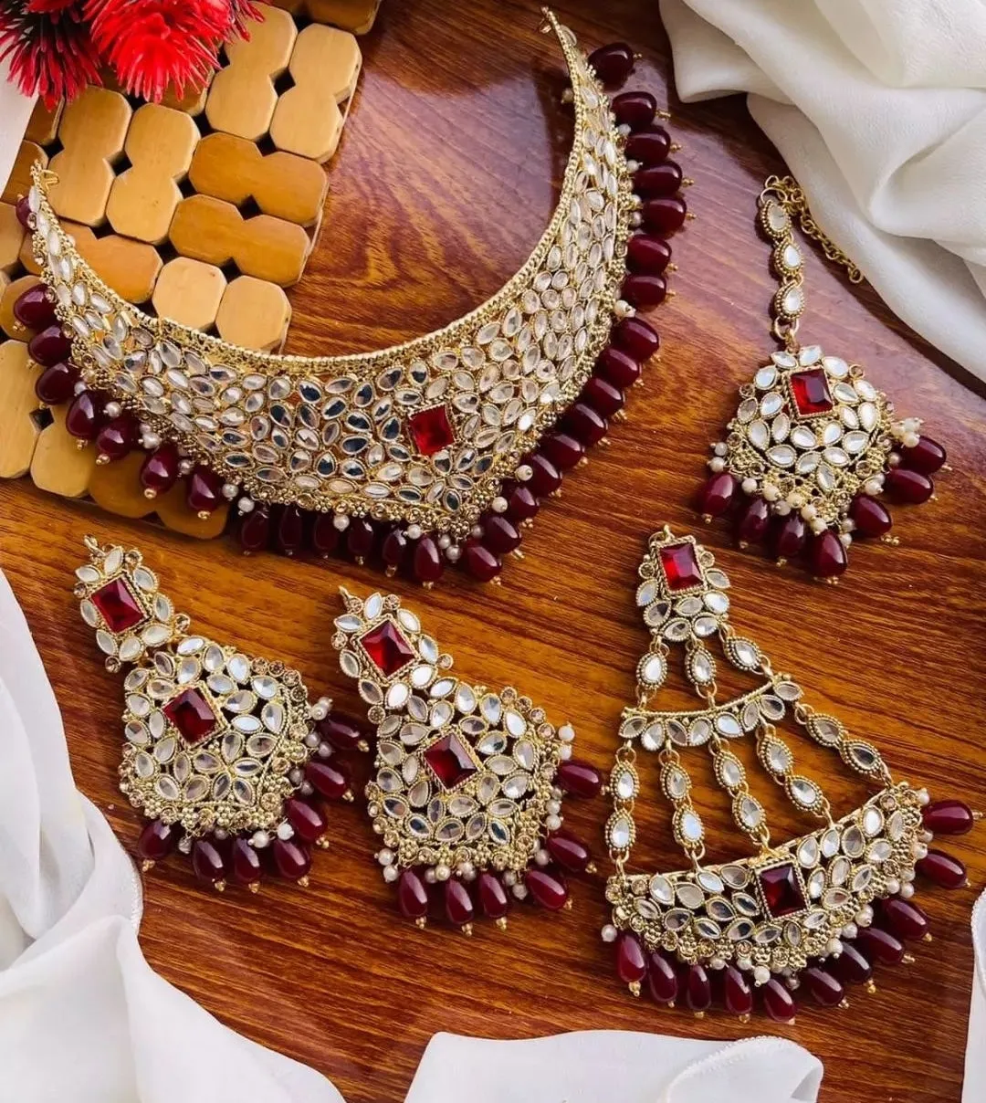 Semi Bridal Kundan Polki Jewelry Set.