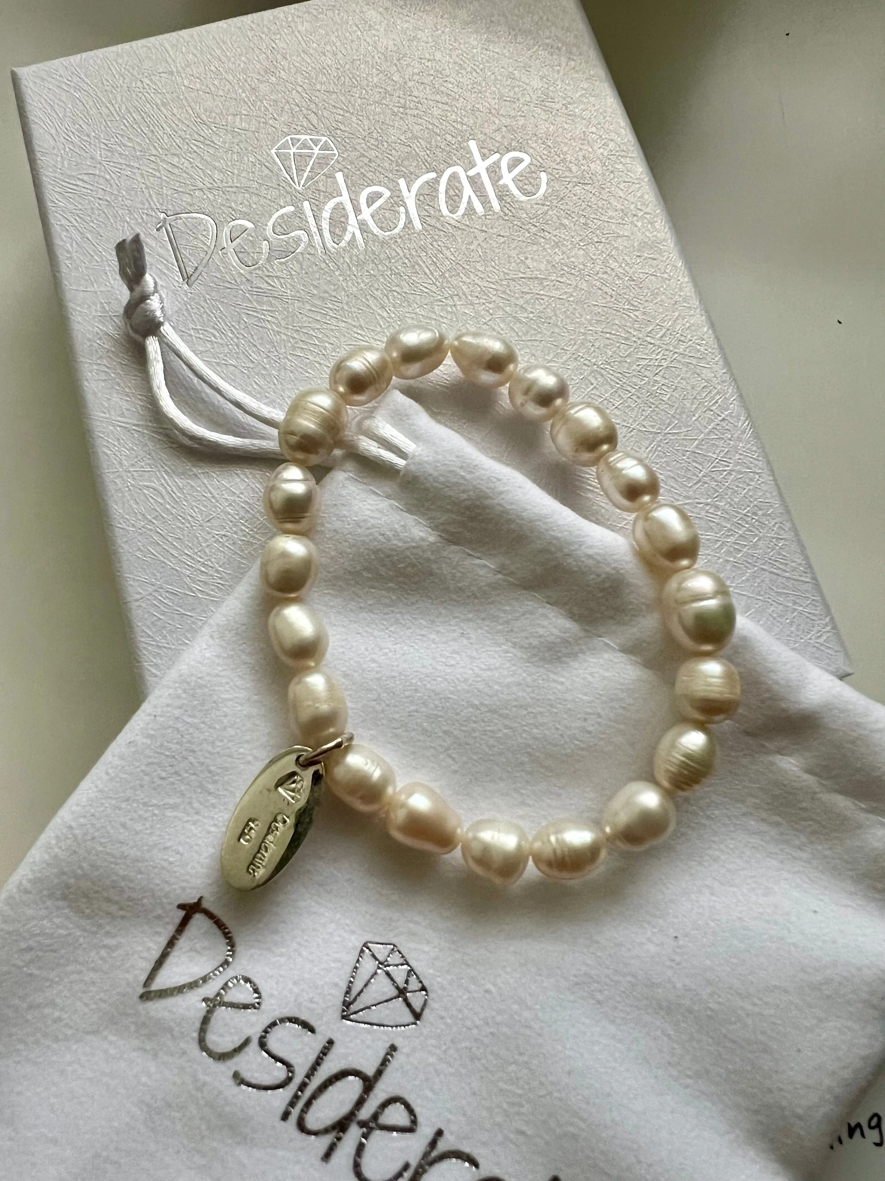 Simplicity Pearl Bracelet